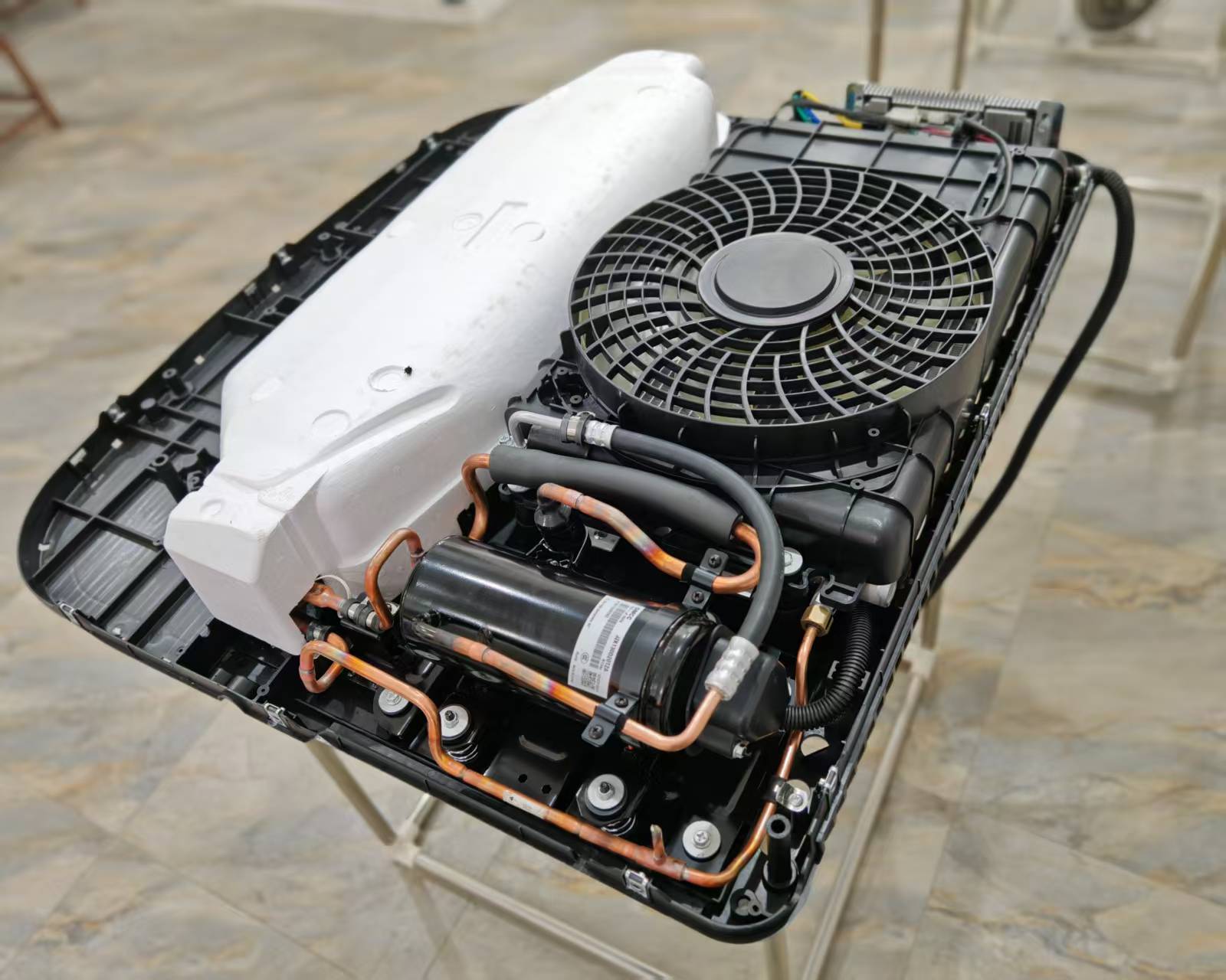 12V 24V Integrated Parking Air Conditioner: Silent, Energy-Efficient, and Power-Saving - 图片 4